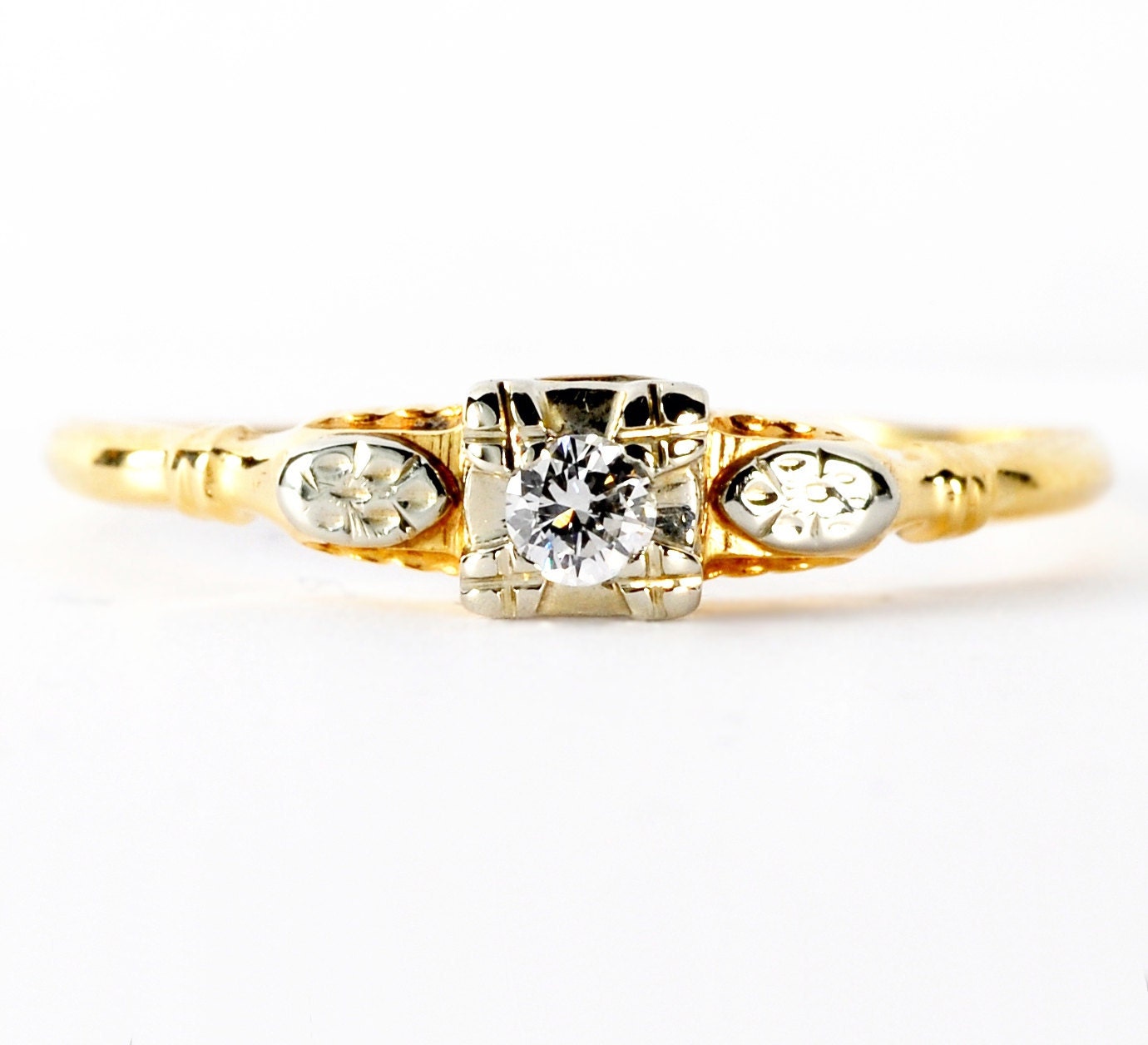 Vintage 14kt Yellow Gold Diamond Solitaire Petite Ring VS-1 F