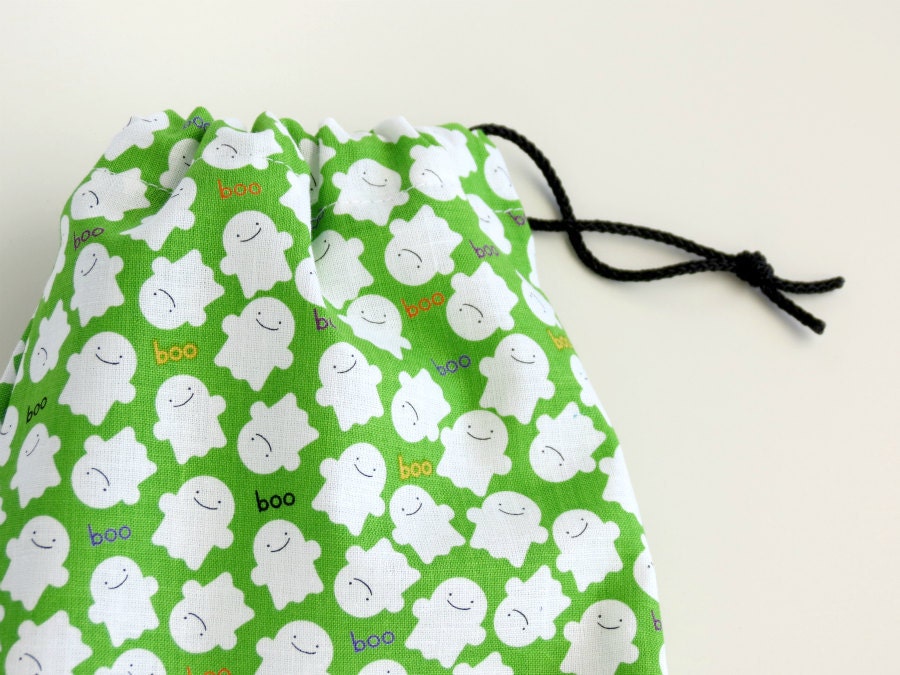 Ghost Party Favor Bags / Halloween Treat Bags / Fabric Gift Bags / 6.25 x 9.5 inches / Set of 5