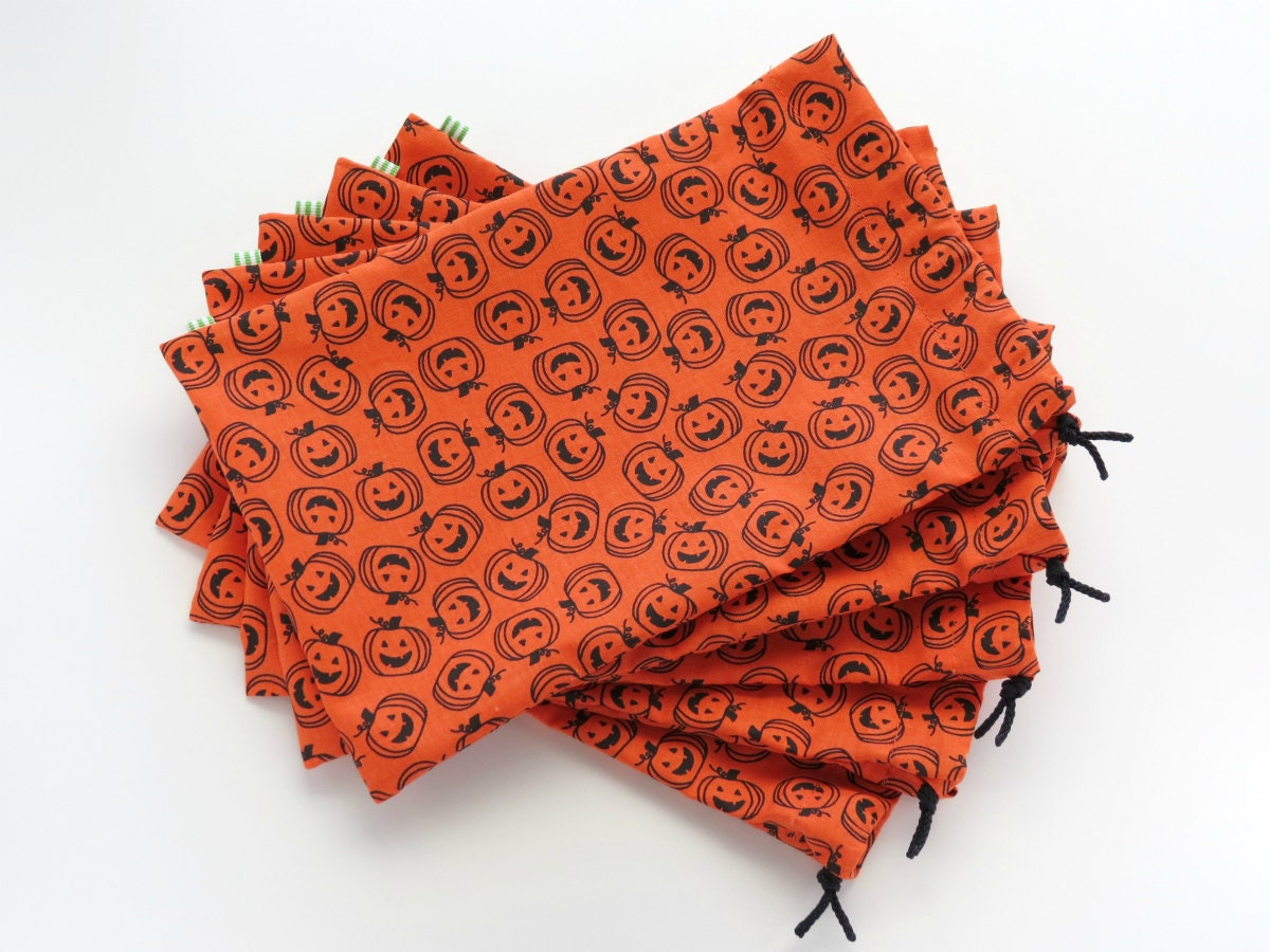 Halloween Party Favor Bags / Pumpkin Goody Bags / Jack O' Lantern Treat Bags / Gift Bags / 6.25 x 9.5 inches / Set of 5
