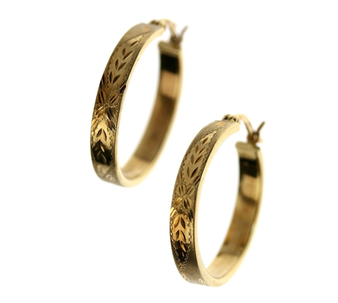 Vintage 18k Gold Hoop Earrings, Diamond Cut Floral Pattern 1950s