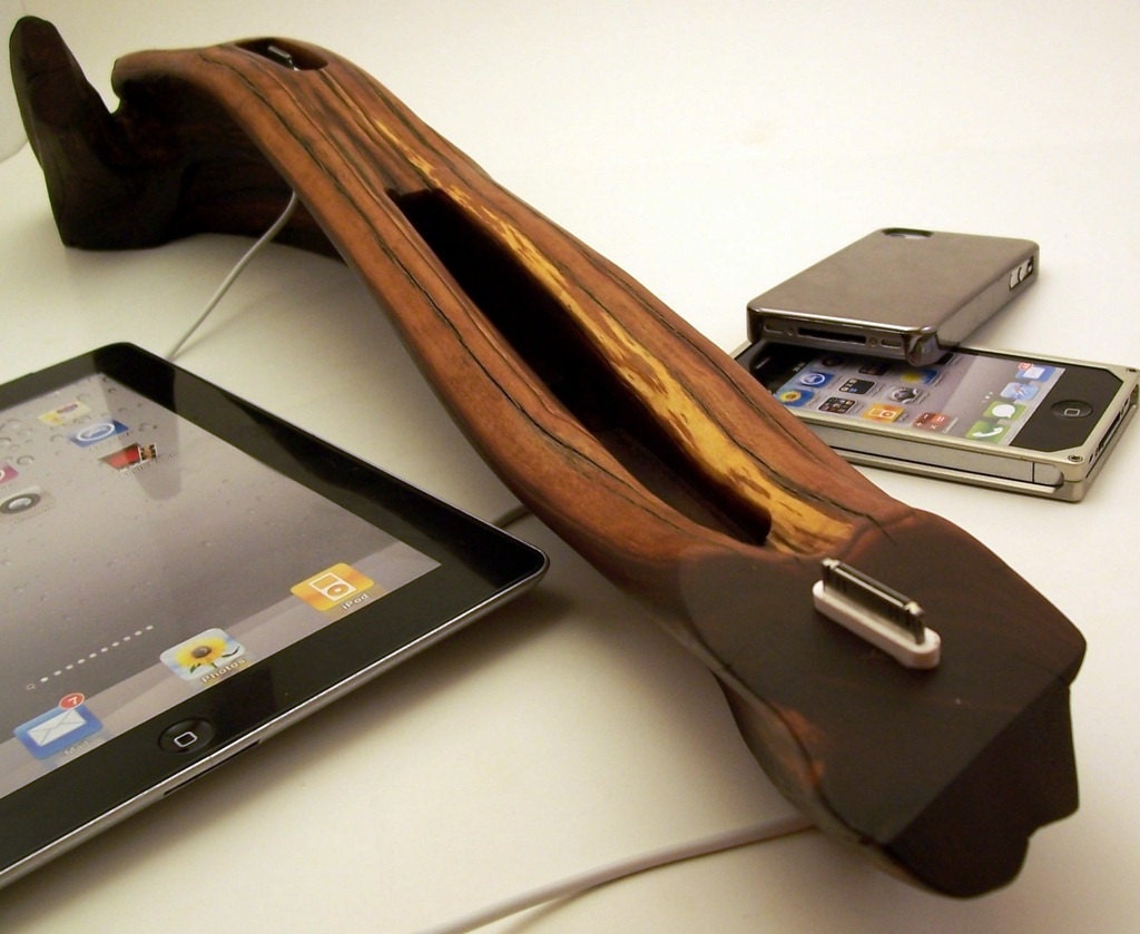 Dual iPhone Dock with iPad Dock ICN202