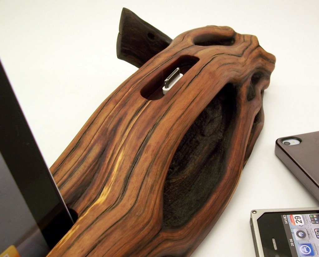 Dual iPhone Dock with iPad Dock ICN202