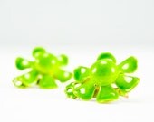 FINAL SALE Vintage Lime Green Dasiy Flower Clip On Earrings