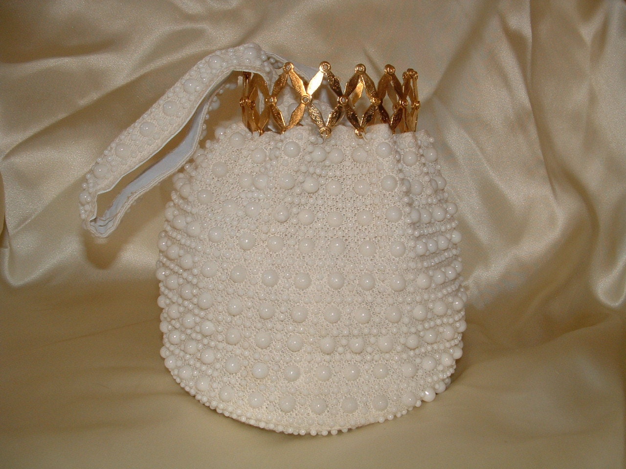 Vintage Gate-Mouth,White Fabric and Beaded Handbag Purse