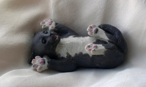 Surprised Kitty "Co-meme-orative" miniature in glazed porcelain, Celebrity Animal II