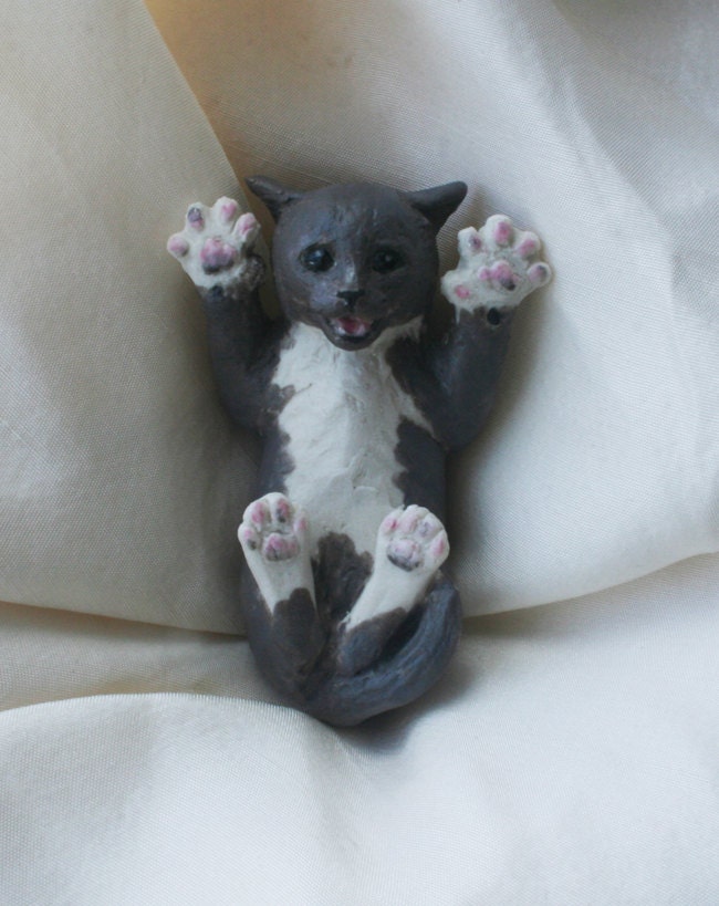 Surprised Kitty "Co-meme-orative" miniature in glazed porcelain, Celebrity Animal II