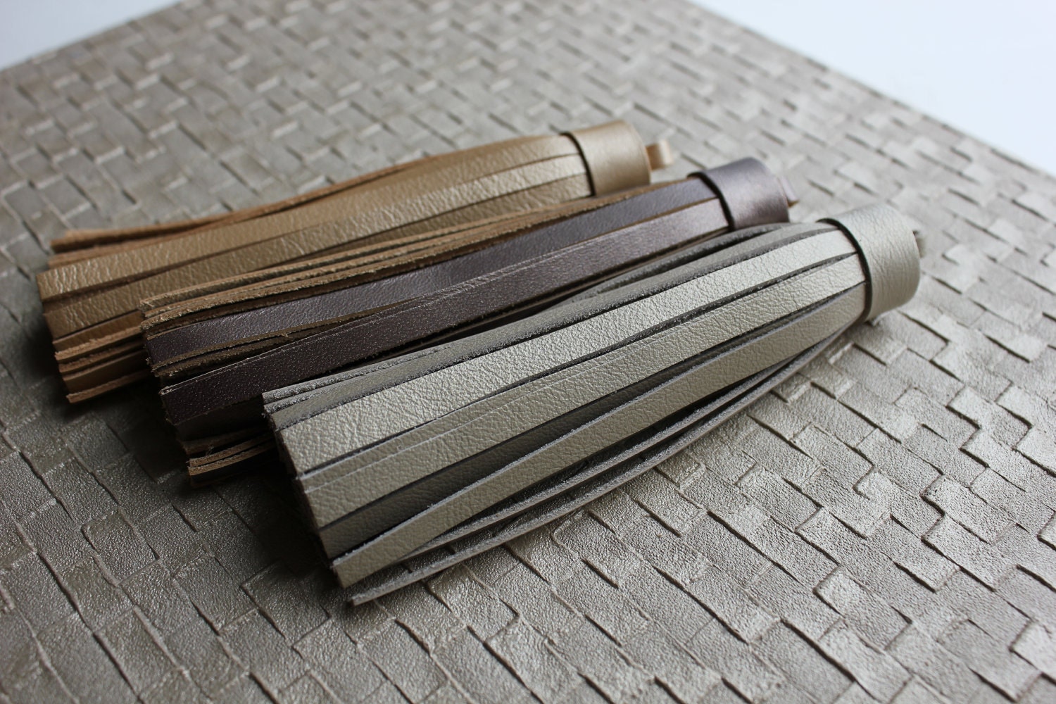Large genuine leather tassel with leather band and loop