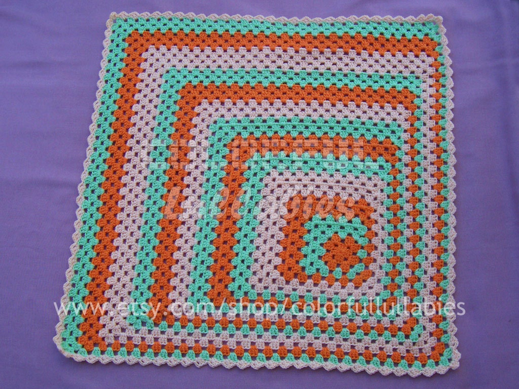 PDF Crochet Pattern. Asymmetrical granny square. Available in English and Spanish. SURPRISE.