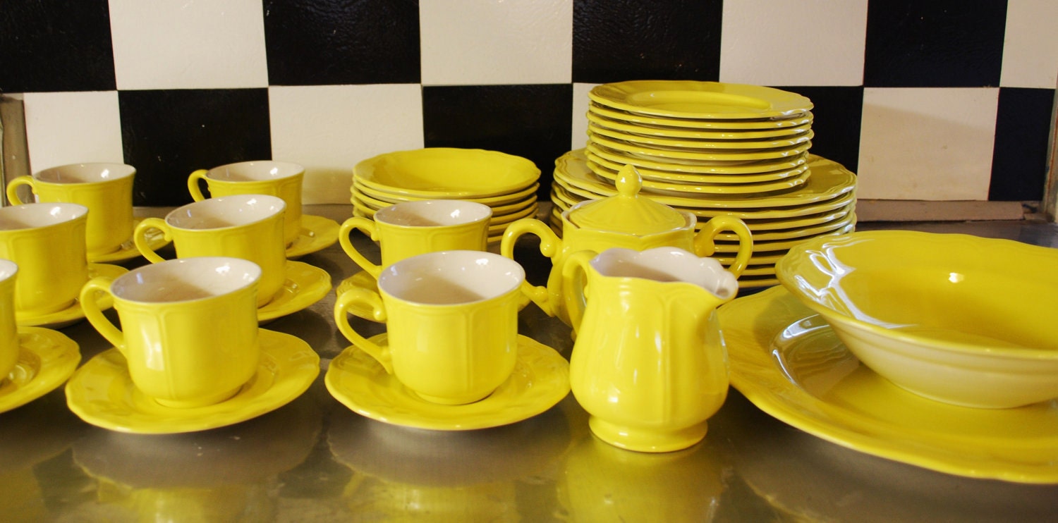 Ironstone Dishware Yellow Lemon Federalist Complete Set Of Eight Shabby Chic, French Modern Style Dinnerware, Great Gift Idea