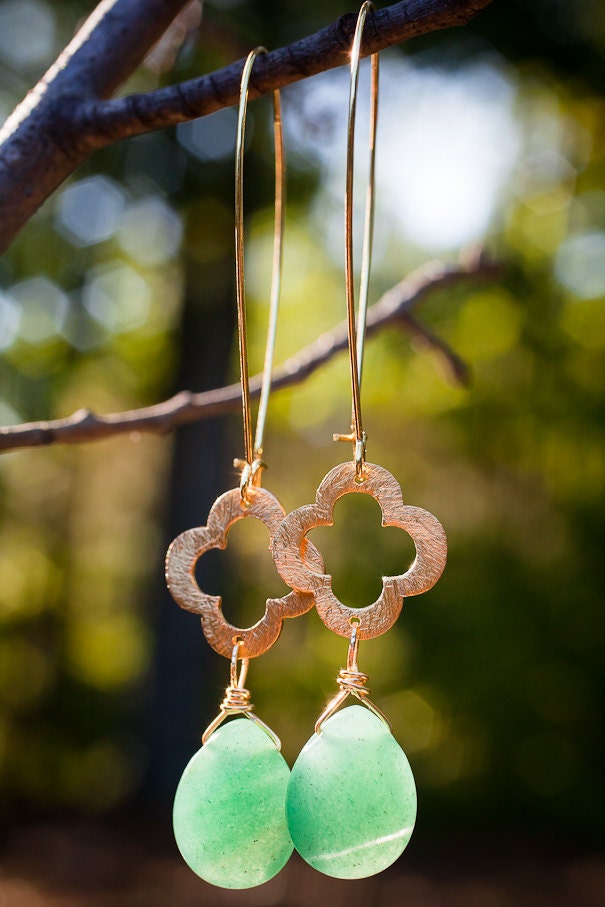 The Luckie - Jade quartz brushed clover earrings