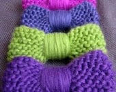 Colorful knitted brooch pin bows