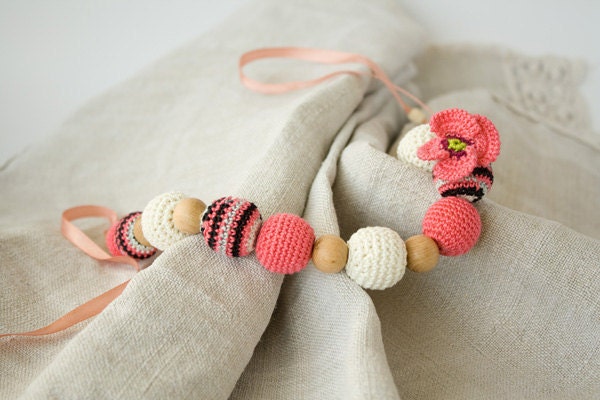 Pink Poppy Nursing Necklace - Cream, Pink, Grey - teething / breastfeeding necklace for mom to wear, babywearing