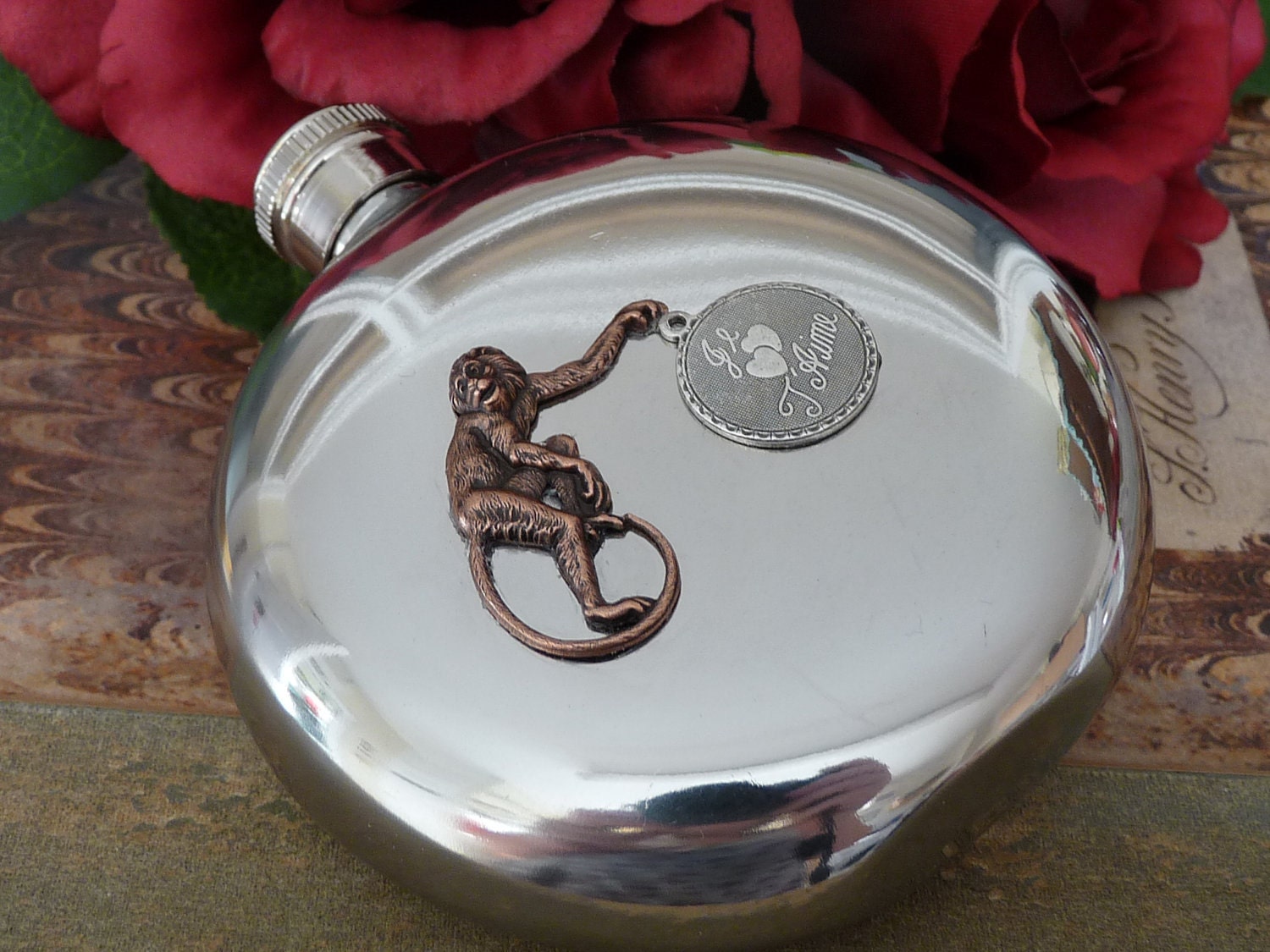 Hip flask MONKEY SAYS stainless steel round hip pocket  flask with monkey and french love charm