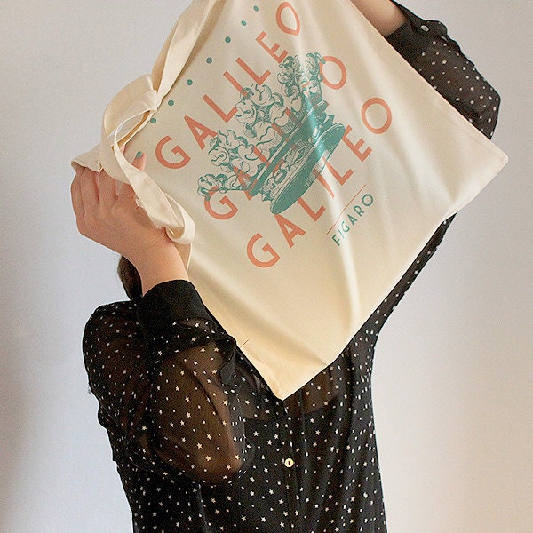 Queen Tote Bag