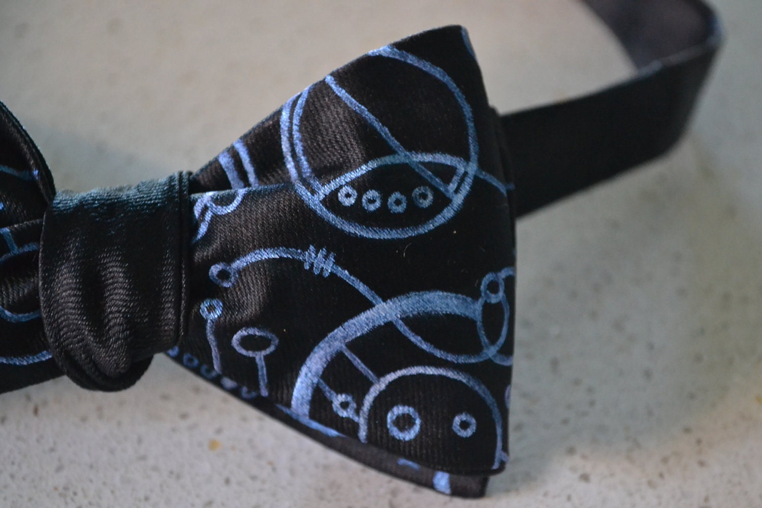 Circular Gallifreyan bow tie - blue.3