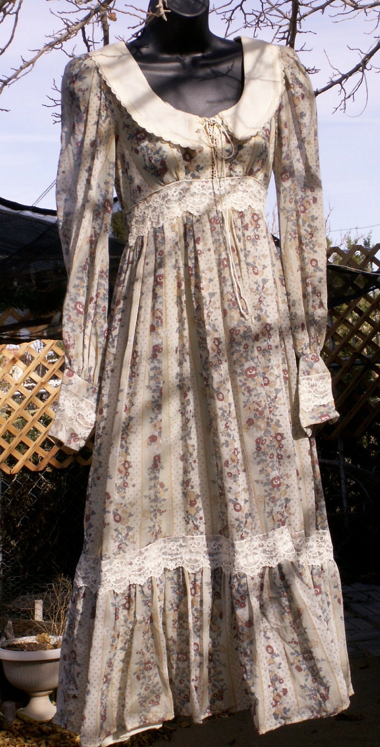 Reduced Vintage 70s Prairie dress Empire waistline