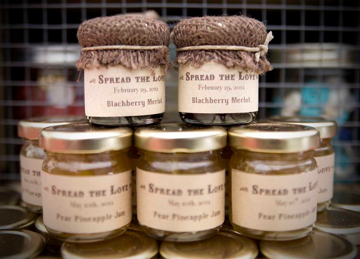 Custom Wedding Favor, Rustic Jam Favor with Burlap Cover 1.5 oz