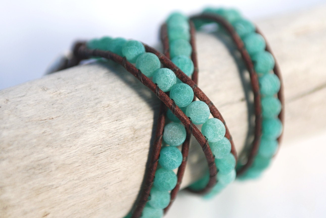 Green agate leather wrap bracelet. Triple wrap leather bracelet. Beaded leather. Spring jewelry. Chan luu style. WSR3v014