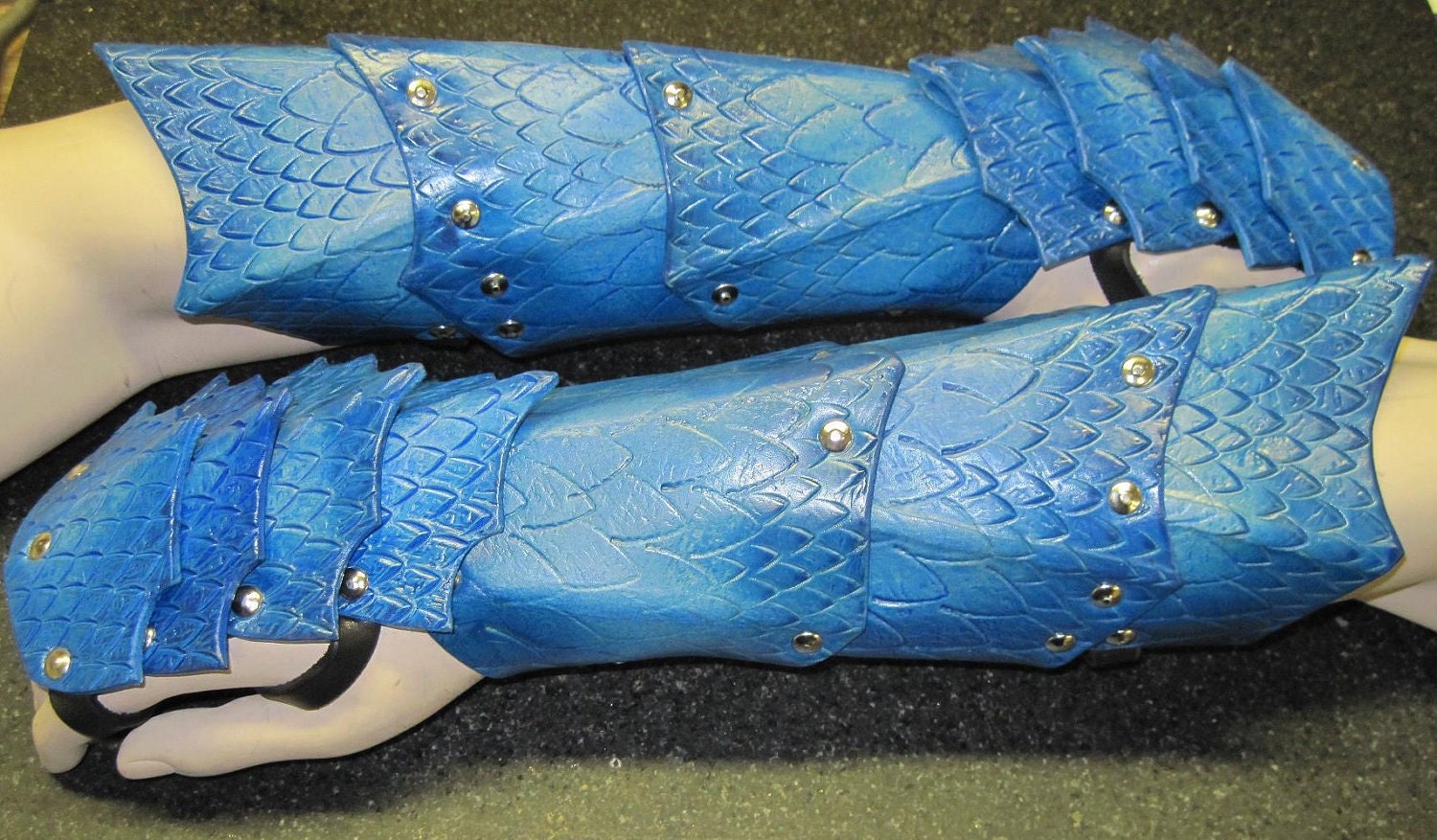 Dragon Scale Leather Armor Gauntlets