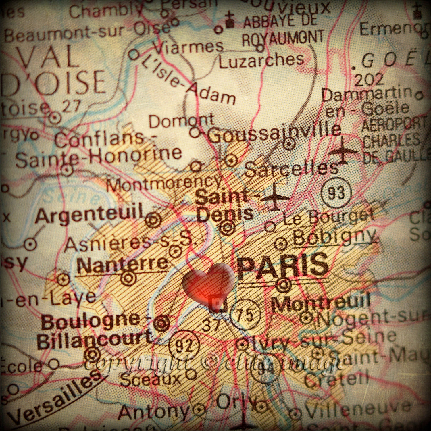 8x8 MAP of PARIS France with a Heart Shape with a Grunge Vintage Border 2 - 8x8 Photograph