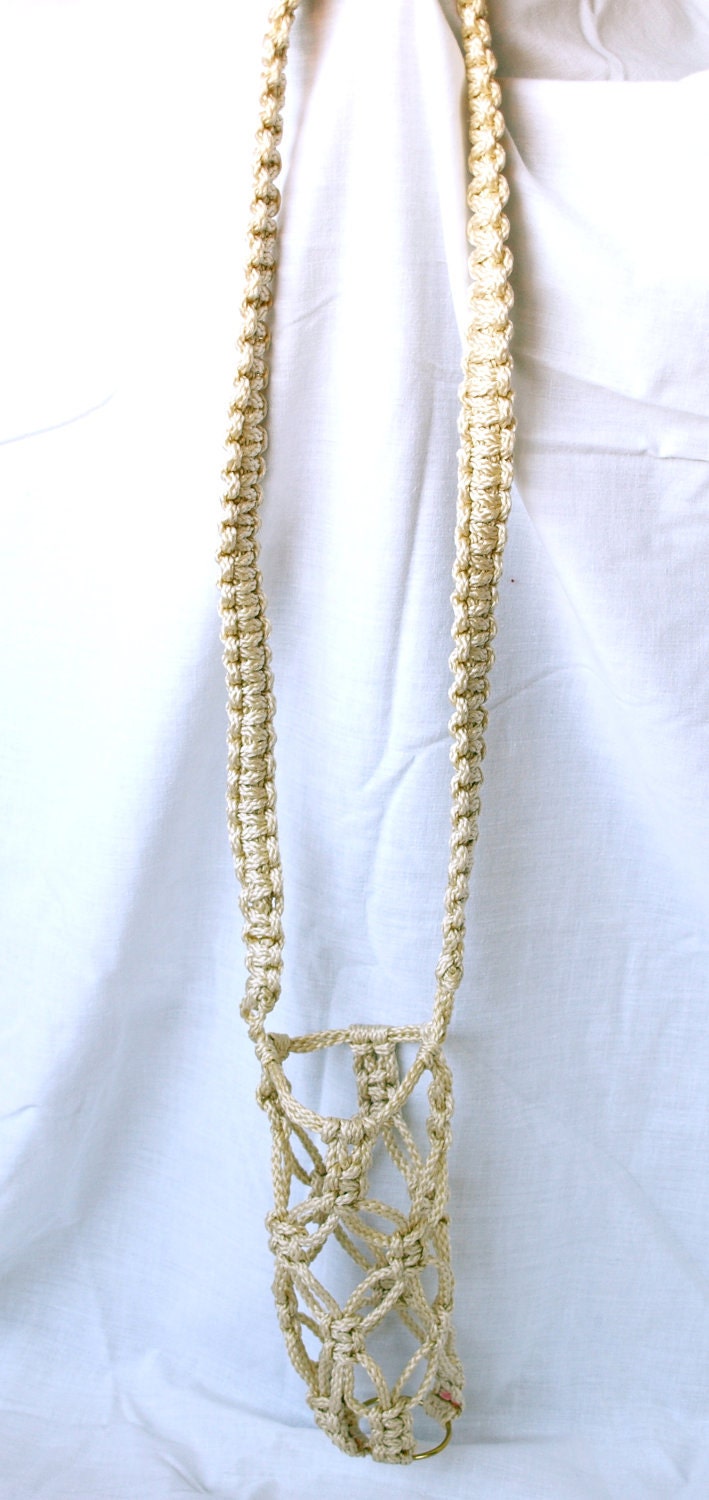 Macrame Water Bottle Holder in Pearl