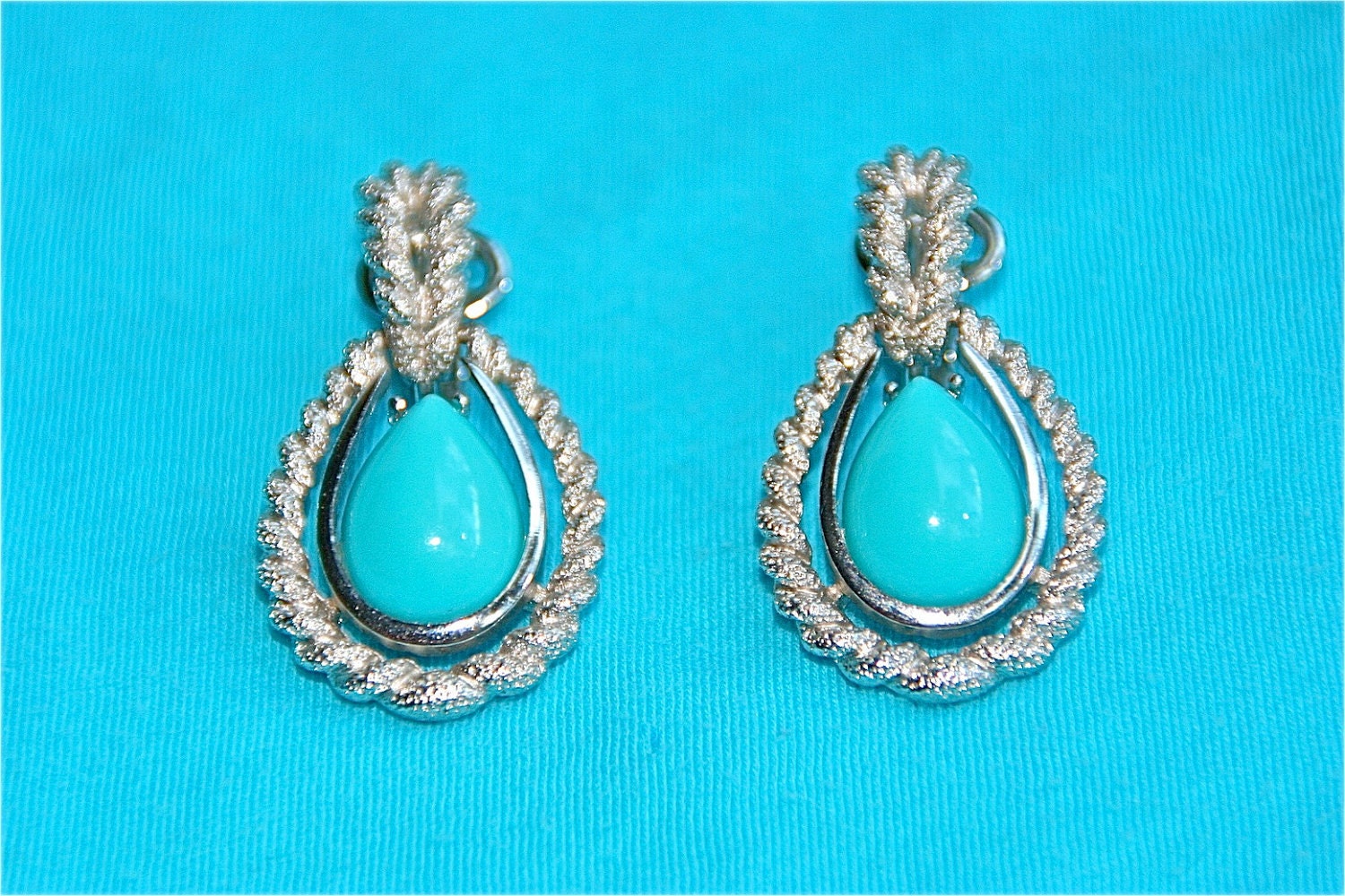Earrings, Trendy, Fashion, Classic Vintage, Clip on Drop Blue, AVON Vintage 70s, Door Knocker Earrings, Faux Turquoise in Silver Tone