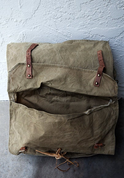 vintage military backpack // vintage camping pack