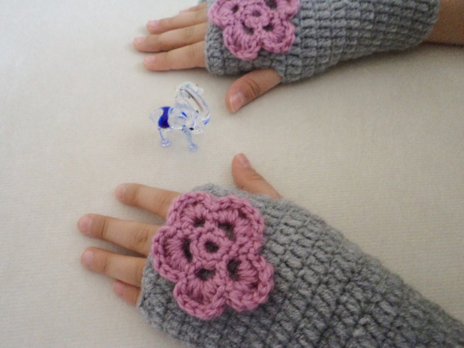 Gloves, Kids girl gloves for 8-10years old, gloves, grey  with pink flower, fingerless mittens,