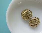 SALE Lisner Goldtone Earrings Vintage Clip Earrings Round
