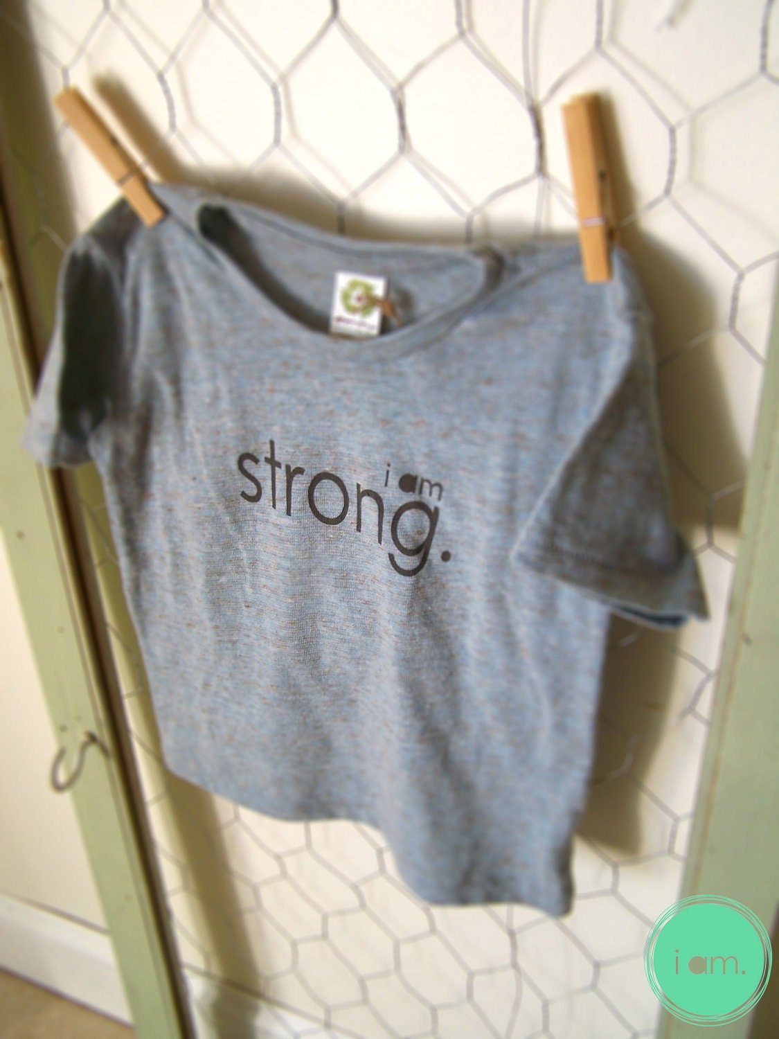 kiddos tee - i am strong.