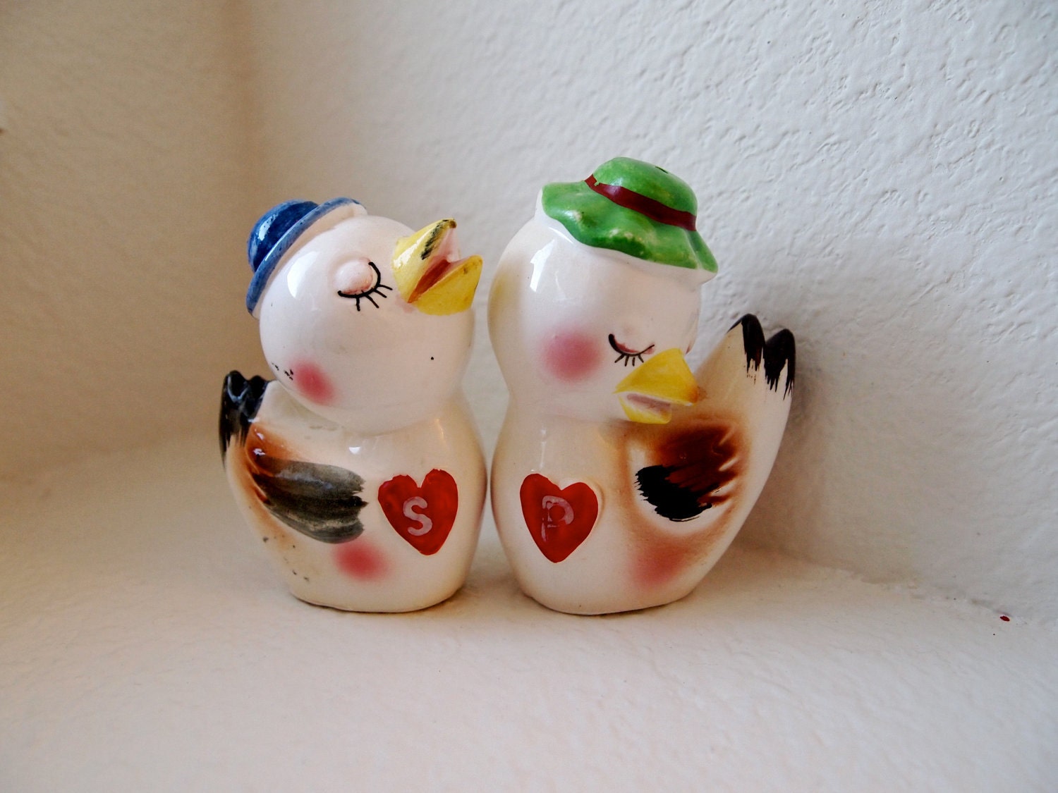 Vintage Ceramic Love Ducks Salt and Pepper Shakers - GeorgiaPeachVintage Vintage Ceramic Love Ducks Salt and Pepper Shakers - GeorgiaPeachVintage