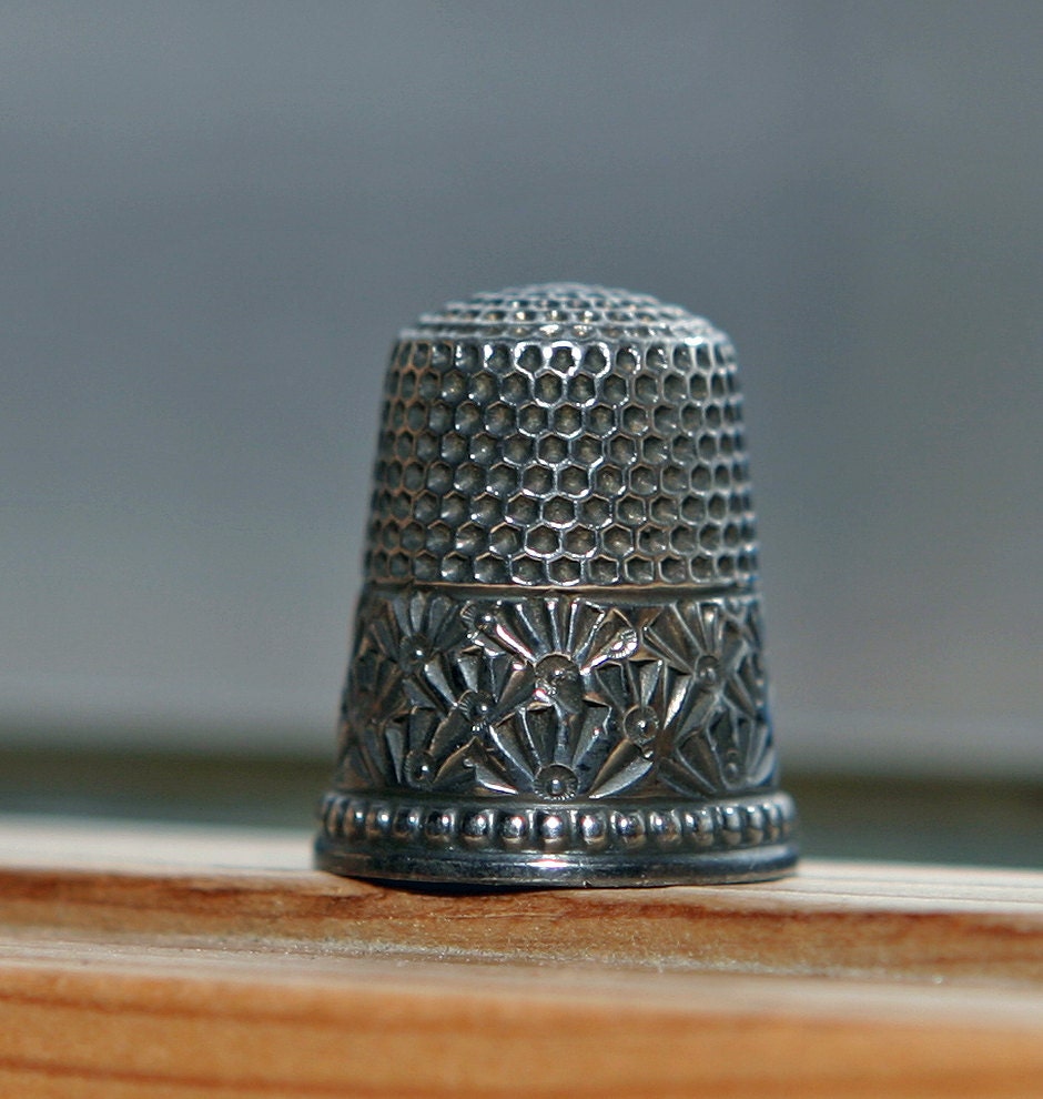 Antique Vermont 1800's Fancy Sterling SILVER FLORAL DESIGN Thimble Beautiful