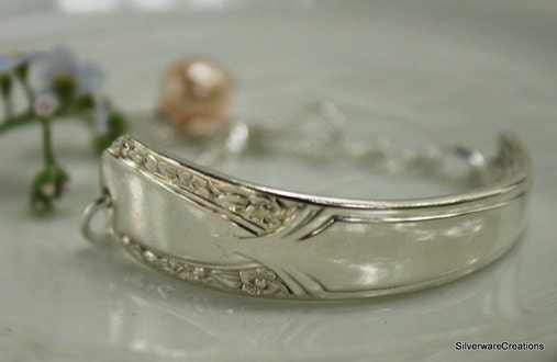 Vintage SILVERSPOON BRACELET - TALISMAN 1938 - Shabby Chic - Silverware Jewelry, Spoon Jewelry, Silverware Bracelet - Peach Pearl