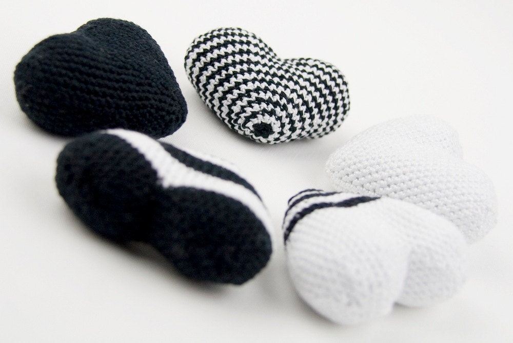 Love - Black and white crochet valentine hearts in coton
