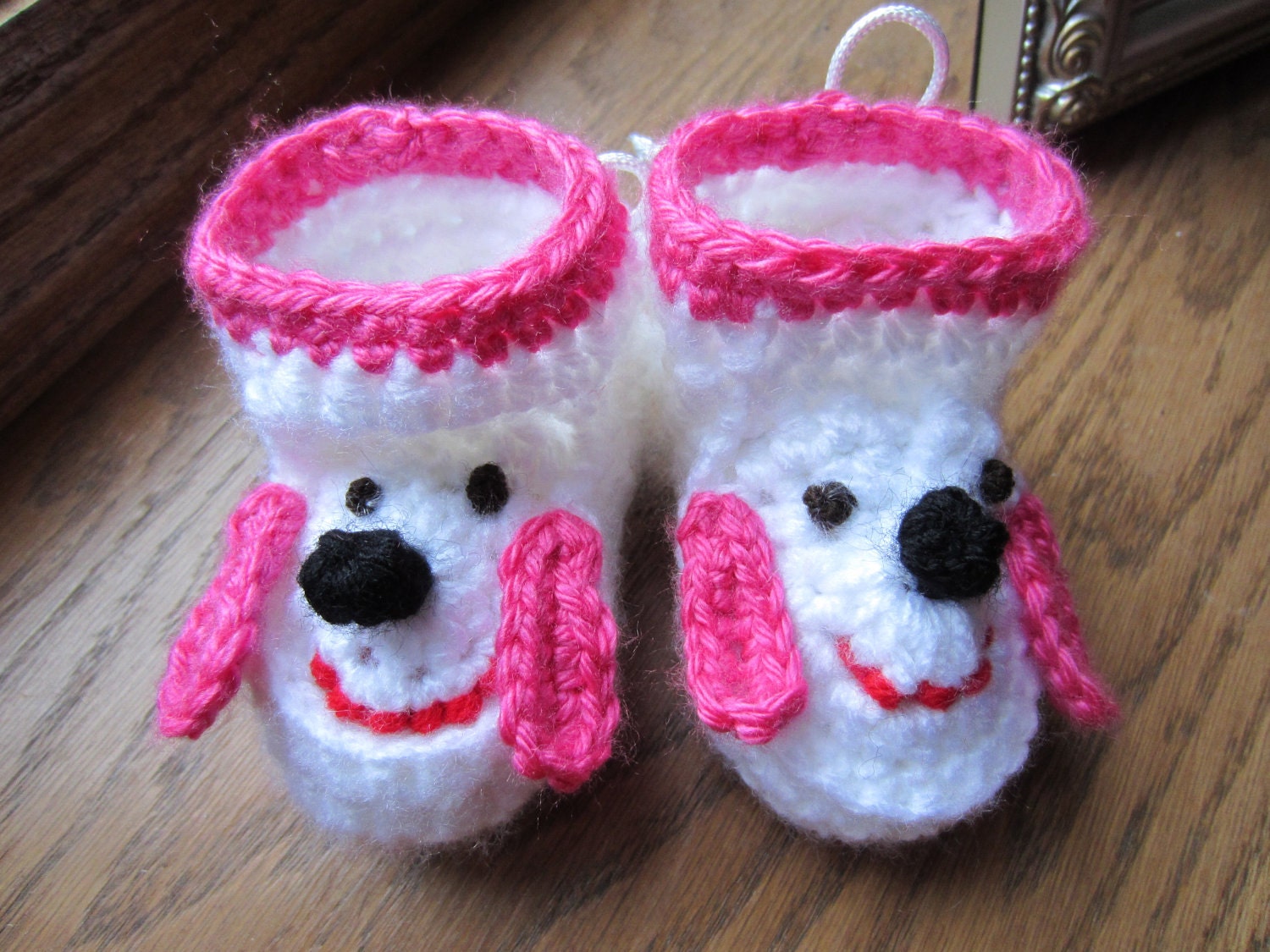 PUPPY DOG BABY Booties.  Pink and white puppy dog baby shoes. Cute Baby Gift.