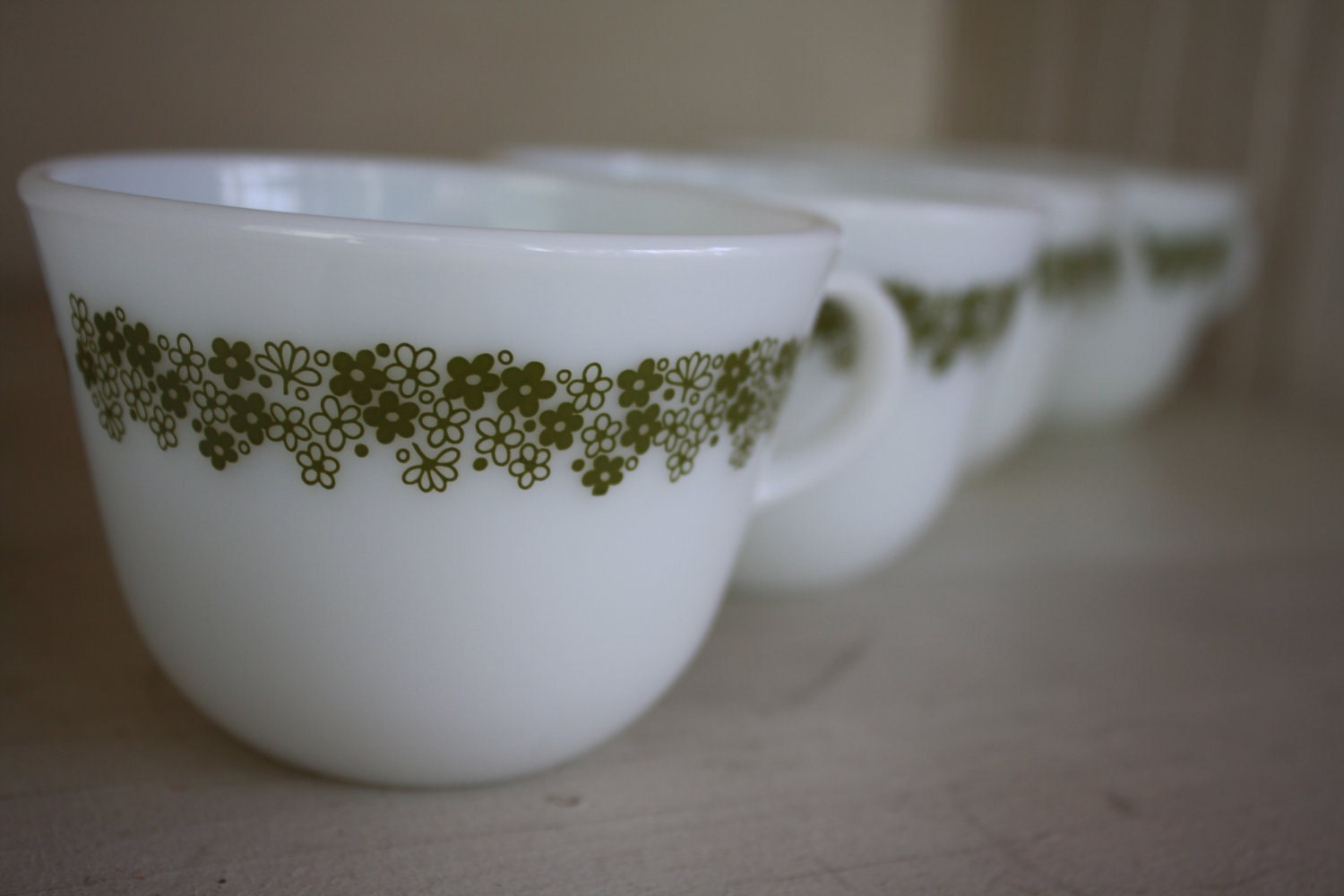 Set of 4 Vintage Pyrex Mugs Green Daisy