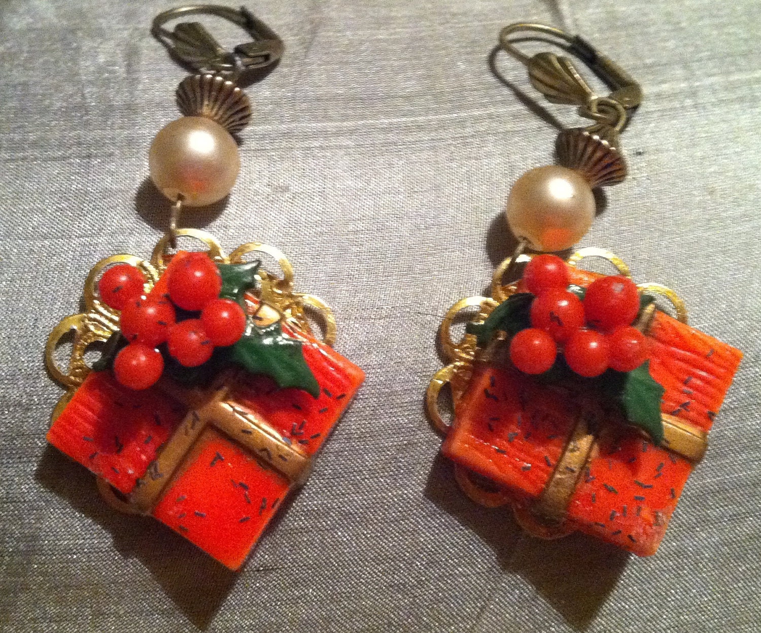 Christmas Retro Red Celluloid Gift Present  Earrings