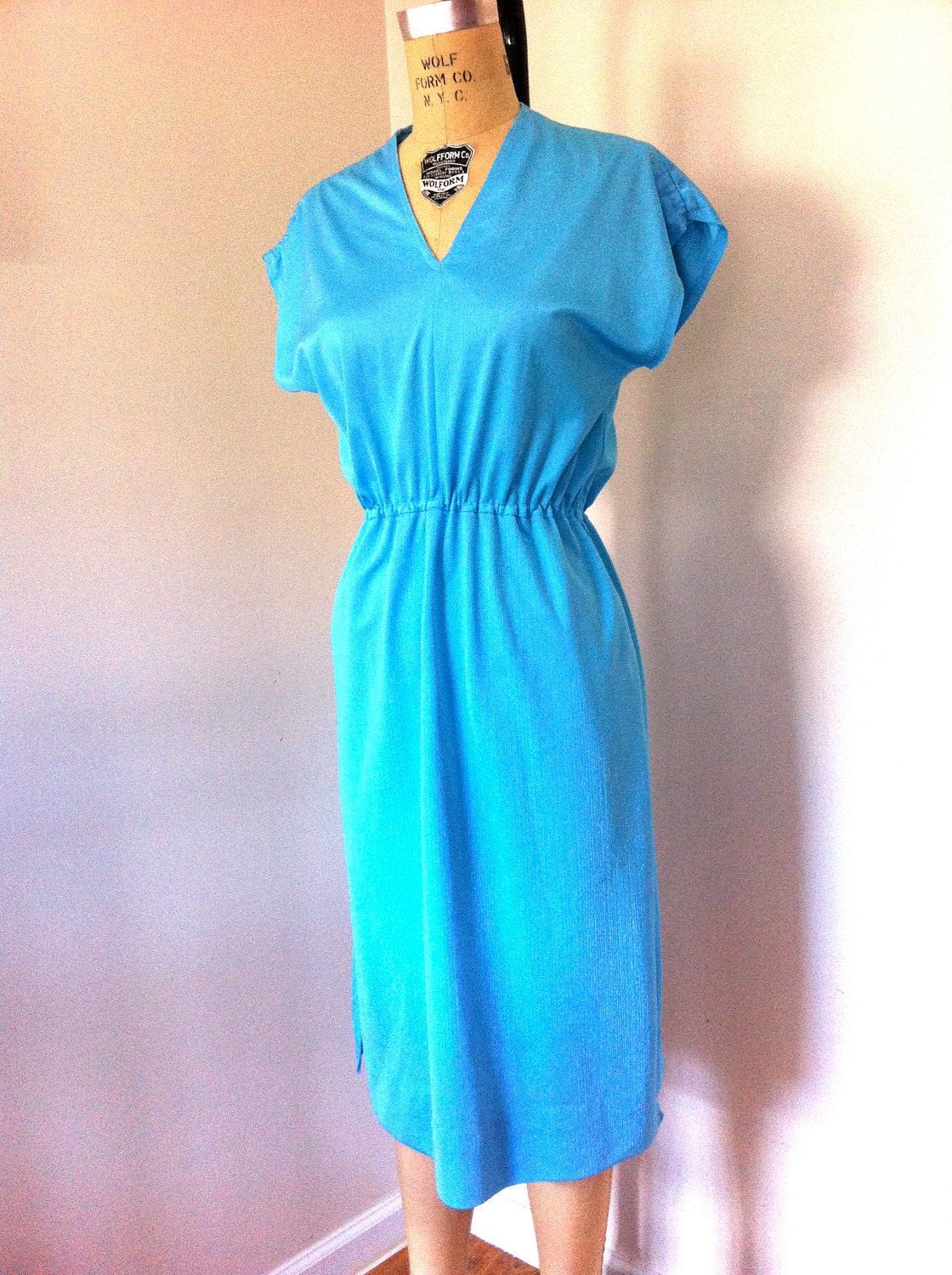 VINTAGE Sexy Cinch Waist Dress with V-neck & Short Dolman Sleeves - Turquoise Aqua Blue