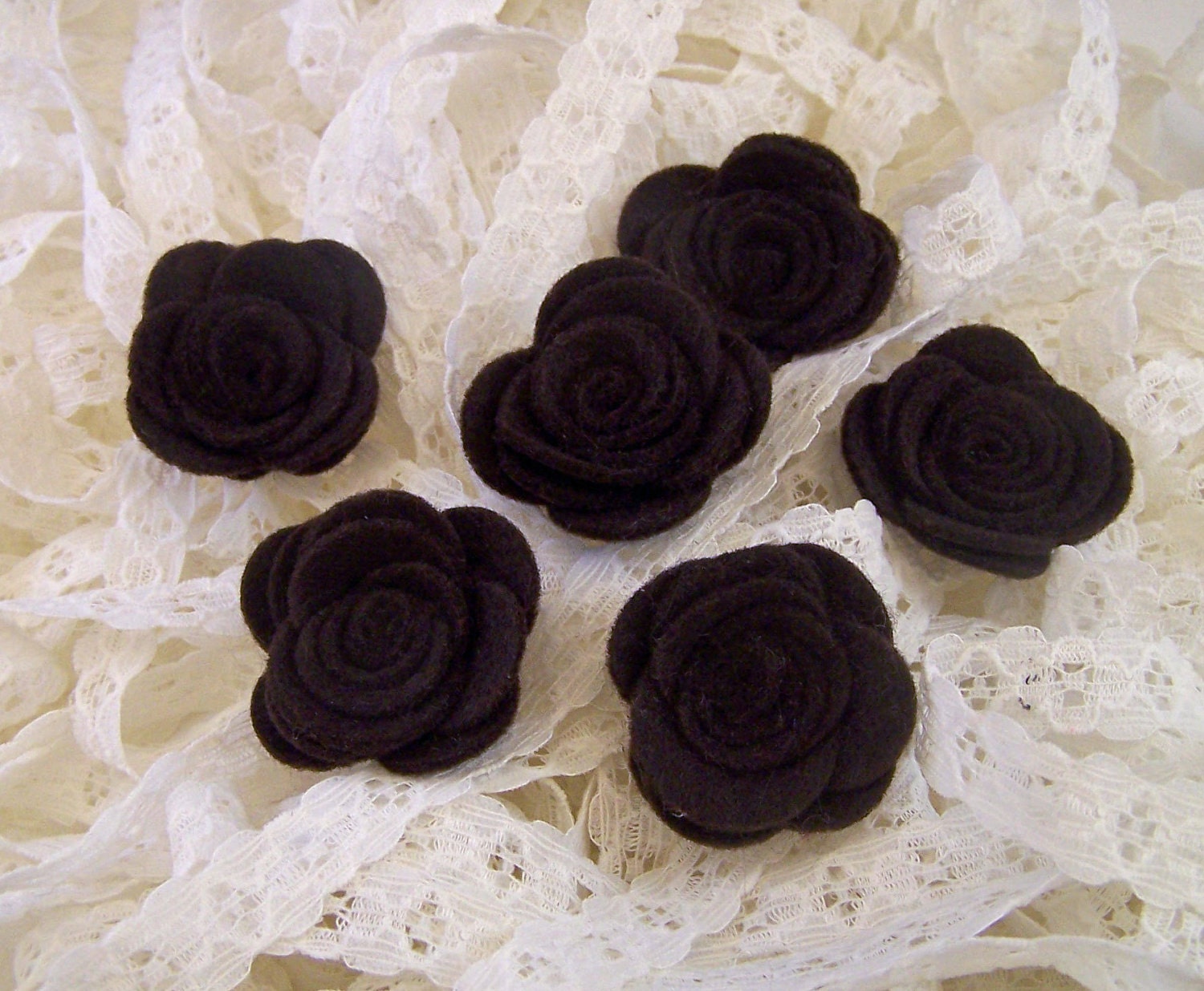 Set of 5 Medium Charming Chocolate Rolled Felt Roses
