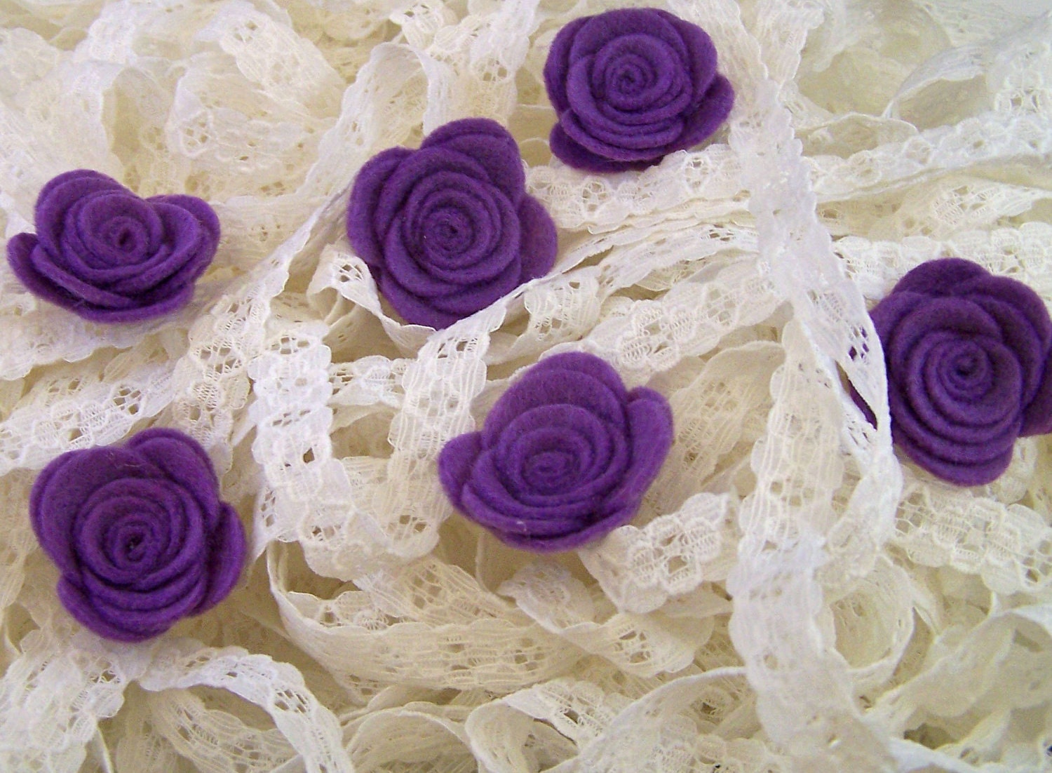Set of 5 Medium  Laughing Lilac Rolled Felt Roses