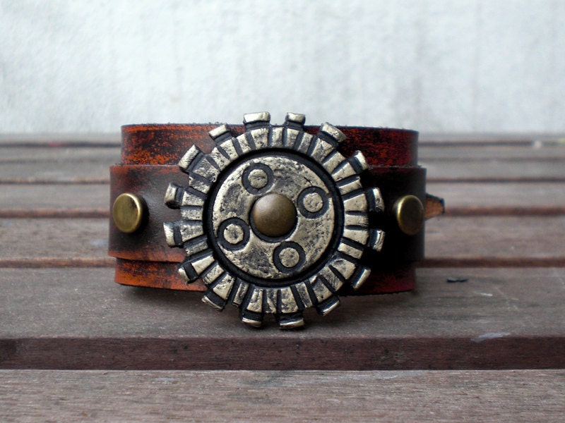 Leather Cuff Bracelet, with steampunk gears, antique Rivets and Buckle Closure