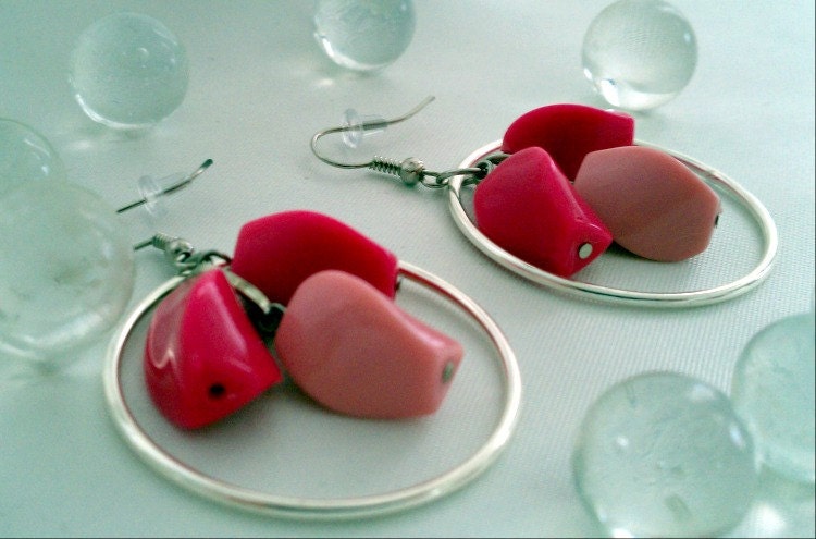2 OFF Spring to Summer with Coral Pink Beaded Hoop Silver Metal Earrings
