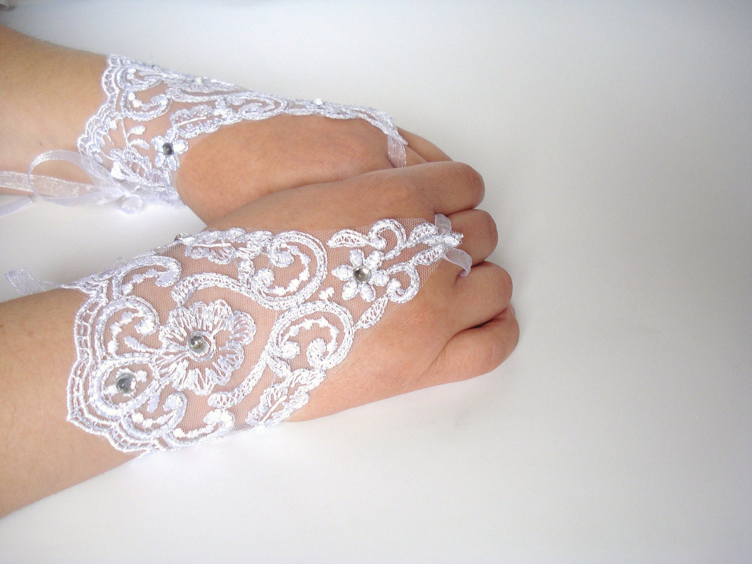 White Wedding Gloves, Sparkling Stones, Lace Wedding Accessory, Bridal accessory, Fingerless Gloves, White