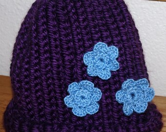 crochet hat with mini flowers