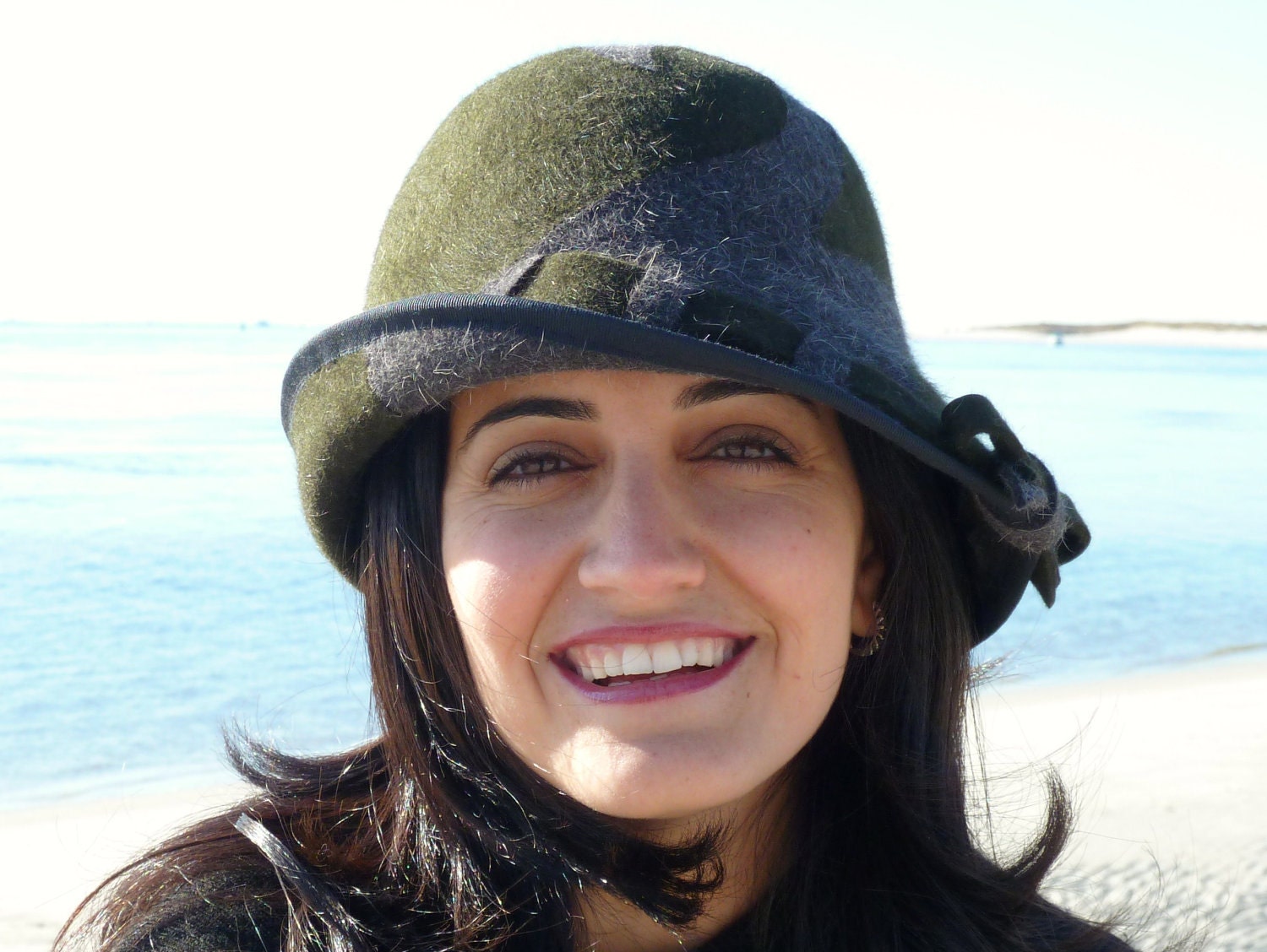 Handmade Women's Black & Grey Swirl Wool Felt Hat