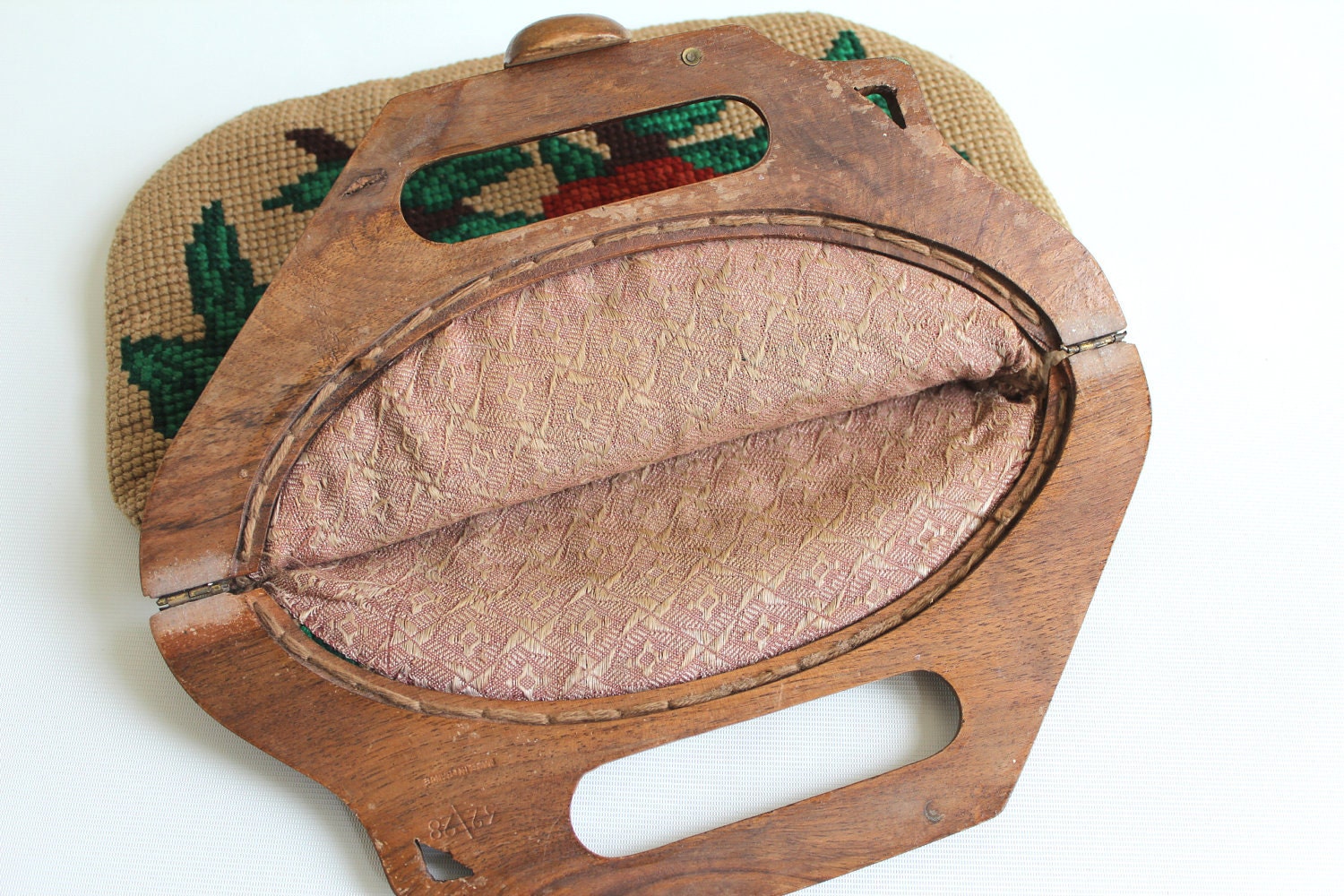 1940s Floral Tapestry Handbag / beige background