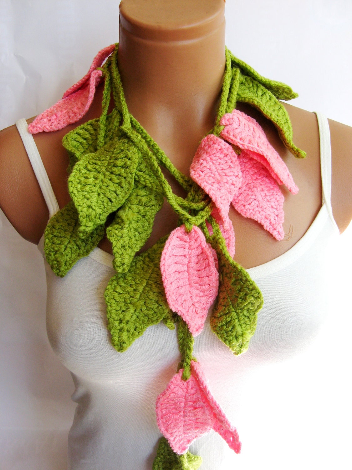 Crochet ivy, Pink Green ivy leafs Lariat Scarf. Fashion Flower Scarves, Necklace...