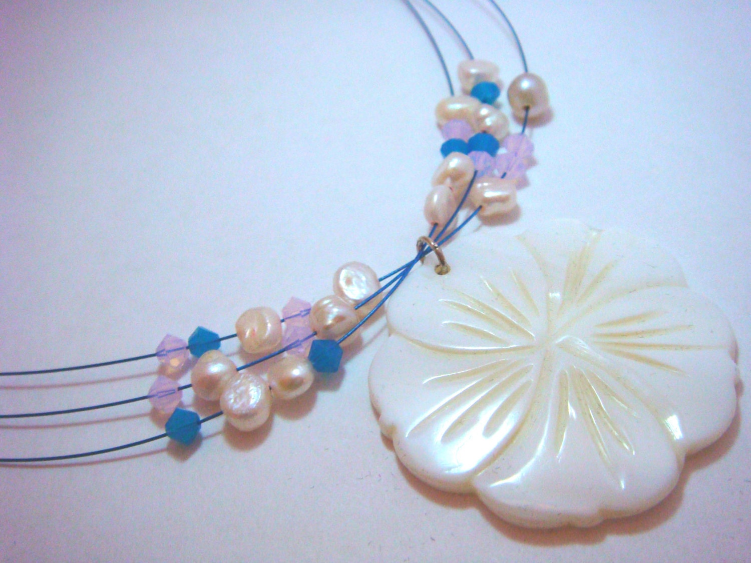 Simple Flower-Shaped Shell Necklace