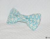 boys easy clip on bow tie - creamy white background with baby blue peezy print