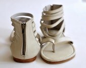 Molle. Thong style sandals / Womens leather flats. Sizes US 4-13, EUR 35-43. Available in different leather colors.